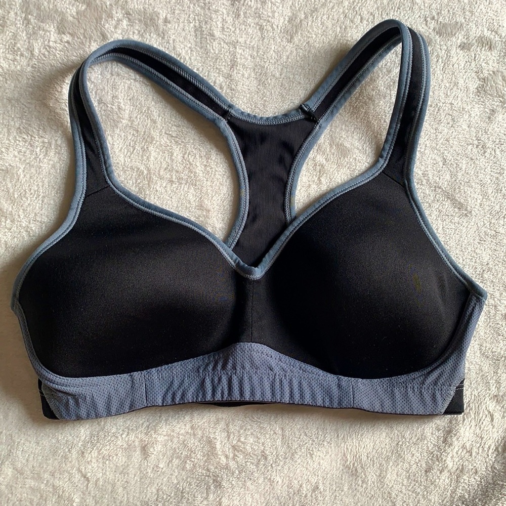 Champion woman’s padded sports bra. Size Small